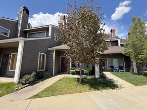 Exterior - Pet Friendly Townhome Located Between Downtown and Ski Resort (Durango)