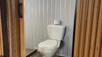 Quarto duplo, varanda, vista para o jardim | Banheiro