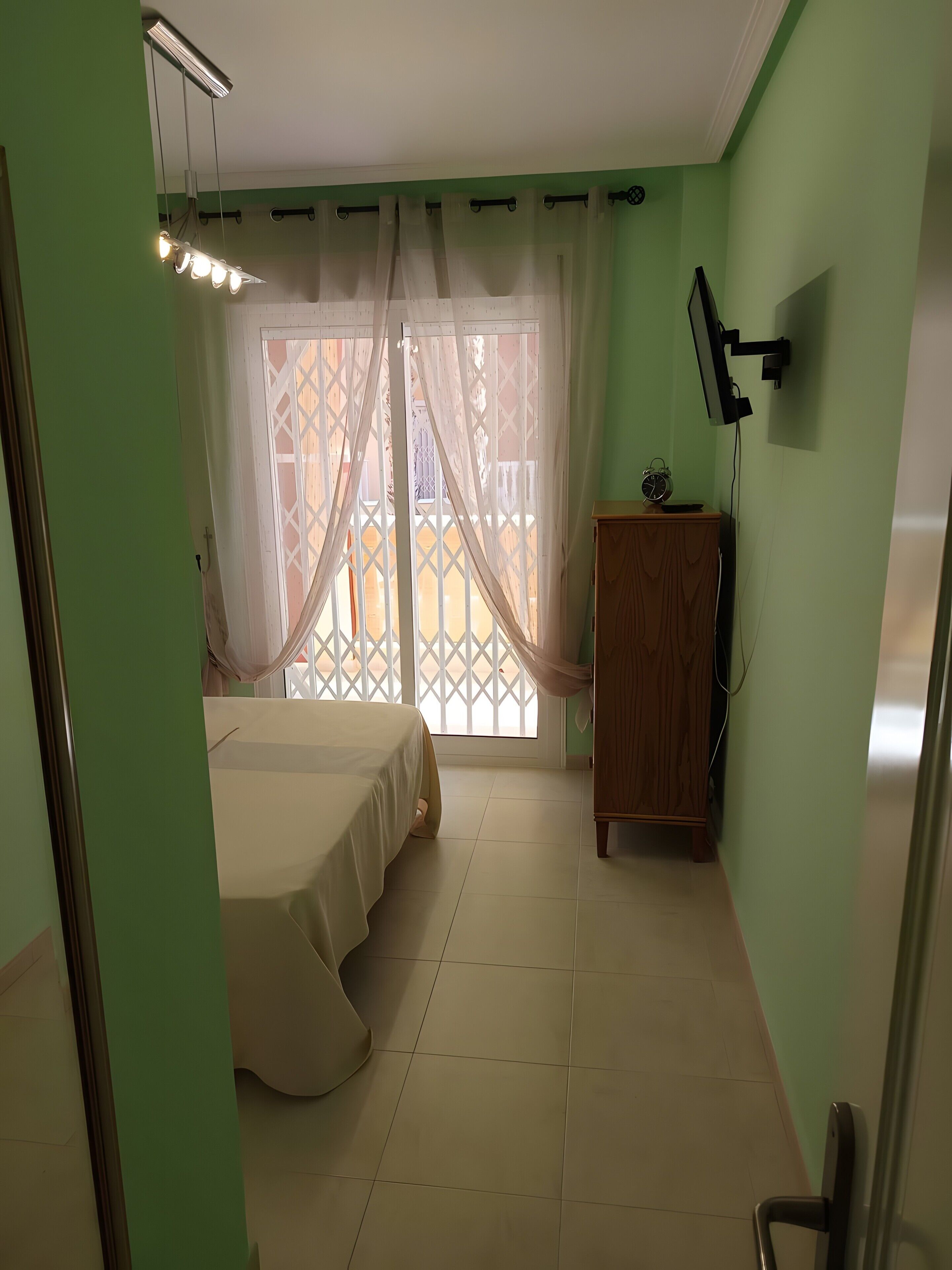 2 dormitorios, tabla de planchar con plancha, wifi y ropa de cama