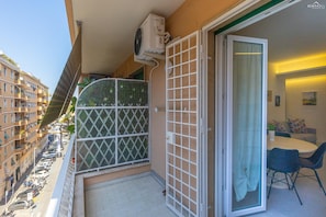 Outdoor dining - Sivori apartment in the Prati neighborhood (Rome)