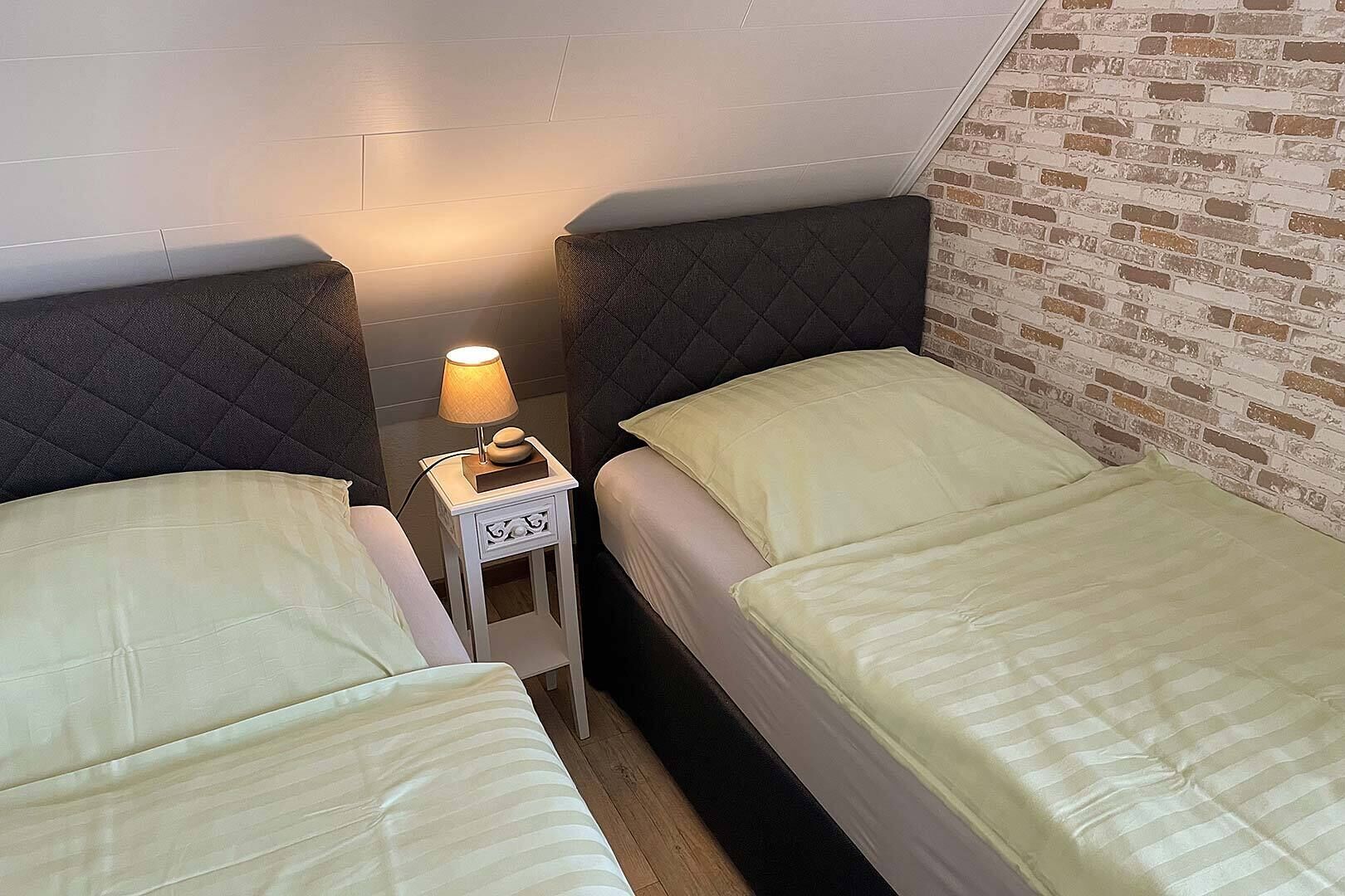 2 bedrooms, travel crib, free WiFi, bed sheets