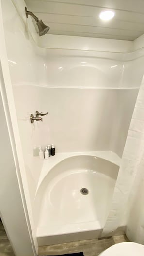 Shower, hair dryer, towels, shampoo - Bayside views and close to the Beach (Bolivar Peninsula)