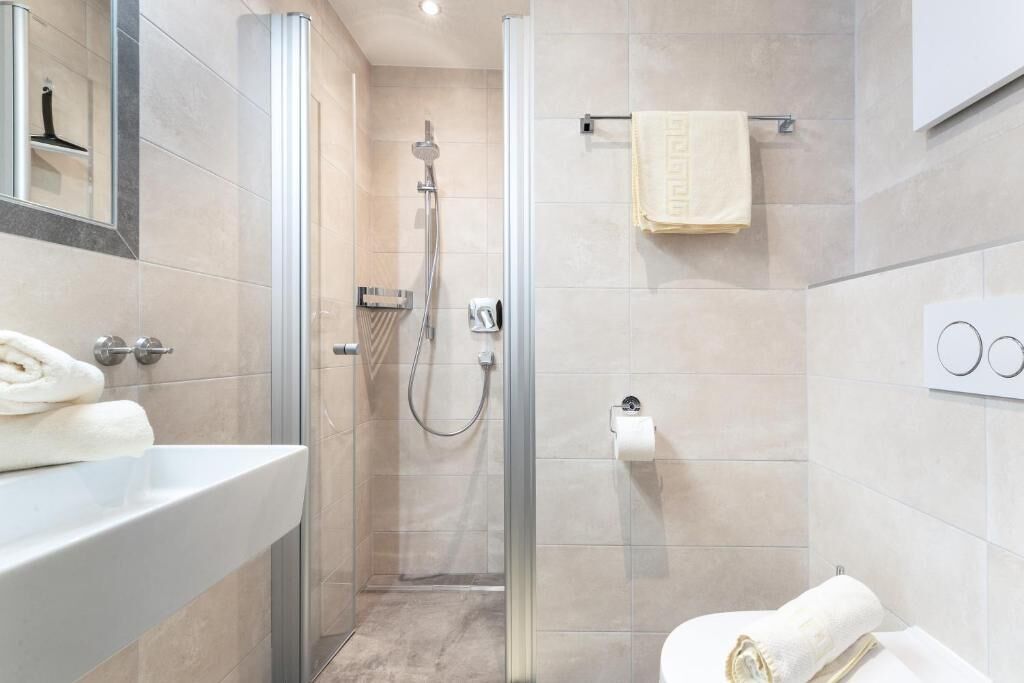 Comfort Double Room, Balcony, Mountain View | Bathroom | Shower, hair dryer, towels, toilet paper