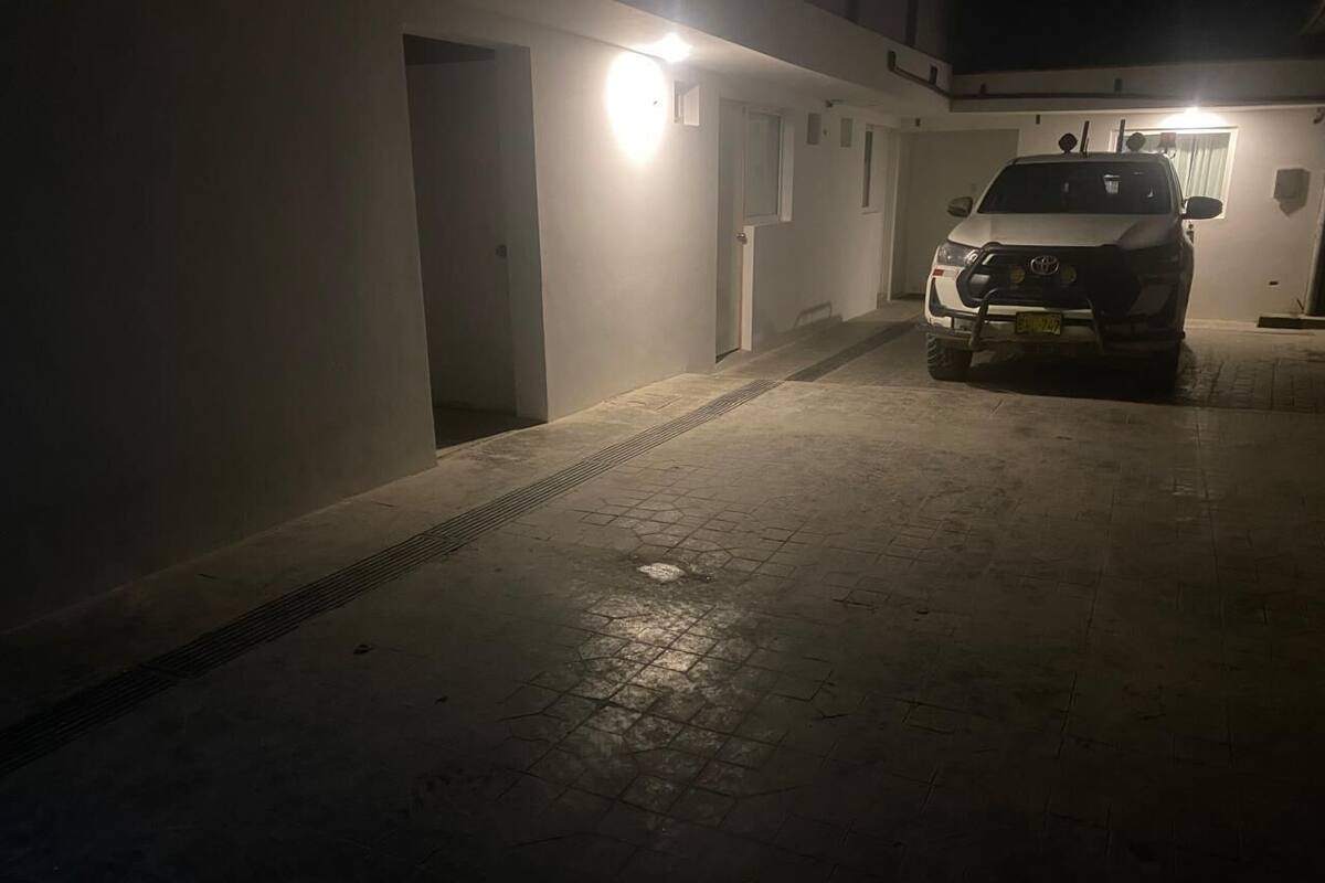 Quarto conforto, varanda, vista para o pátio | Área da propriedade