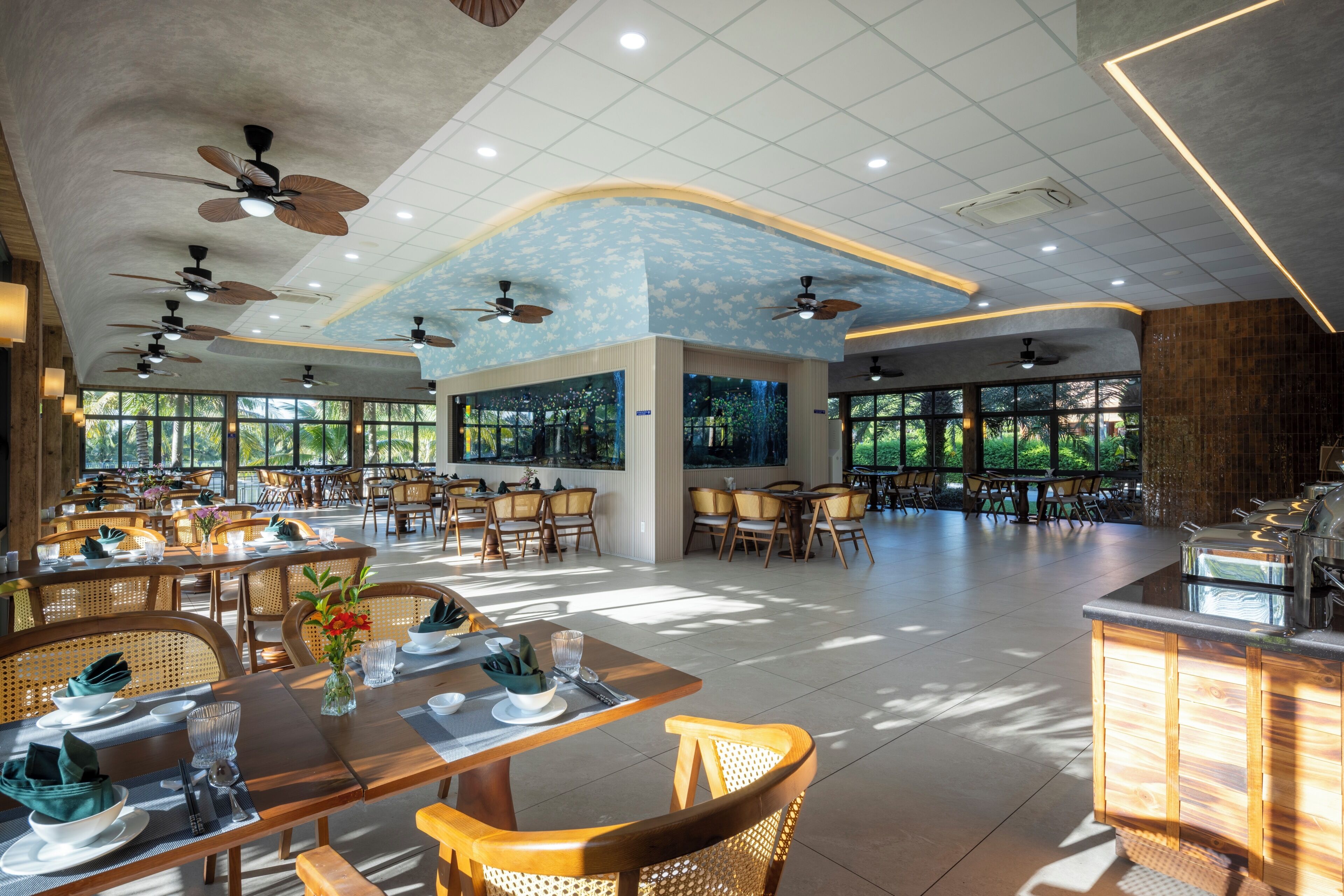 Free daily buffet breakfast 