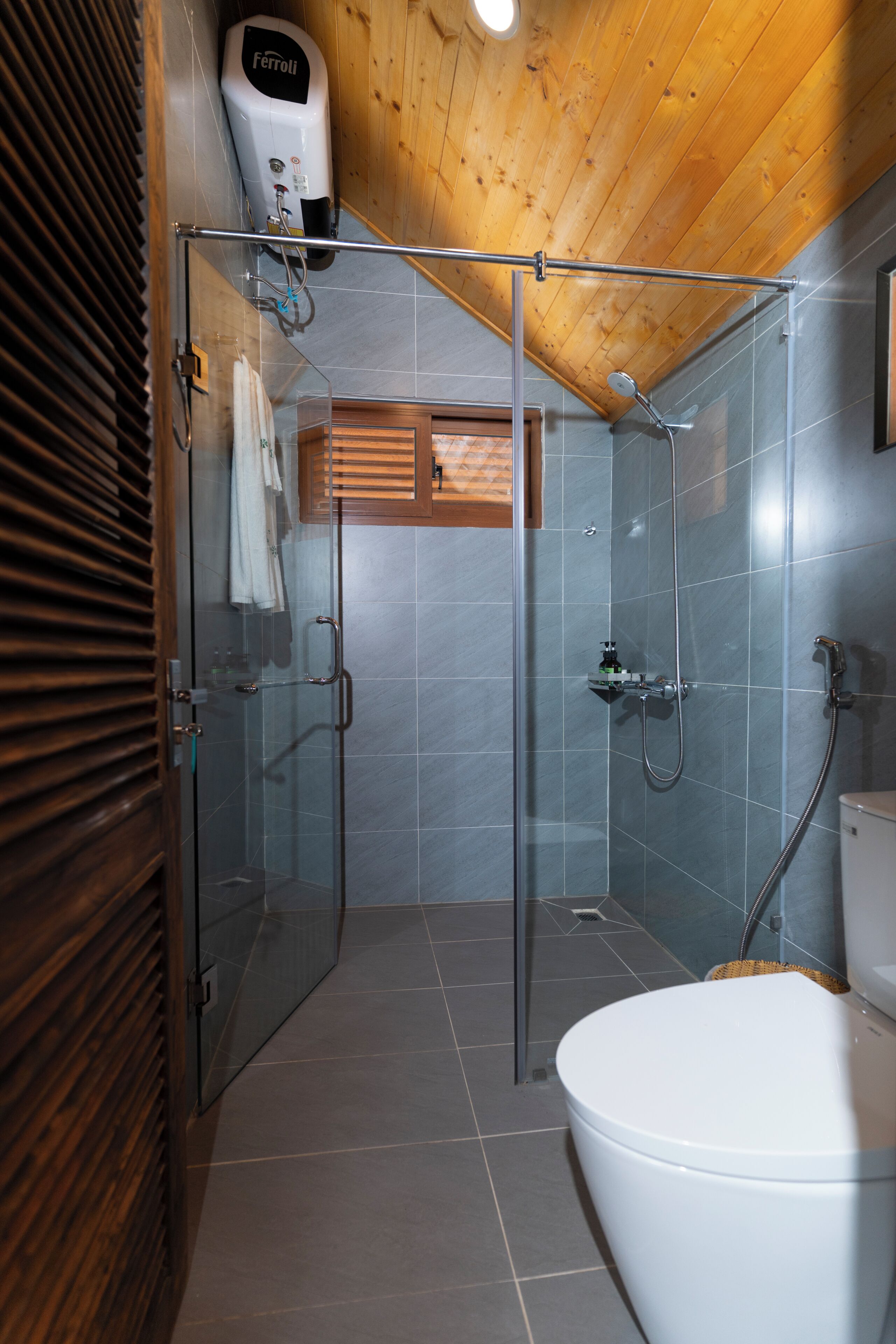 Deluxe Bungalow, Balcony, Garden View | Bathroom