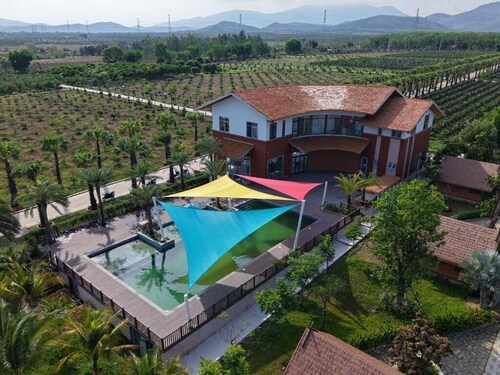 Hoàng Long Tropical - Farmstay