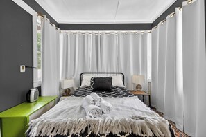 4 bedrooms, iron/ironing board, WiFi, bed sheets - Chic Raleigh Retreat | 4BR Near Dining & Downtown (Raleigh)