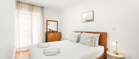 2 chambres, fer et planche à repasser, accès à Internet, literie fournie