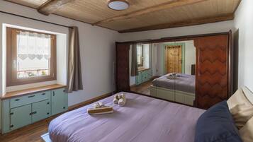 2 quartos, berço de viagem, Wi-Fi de cortesia, roupa de cama