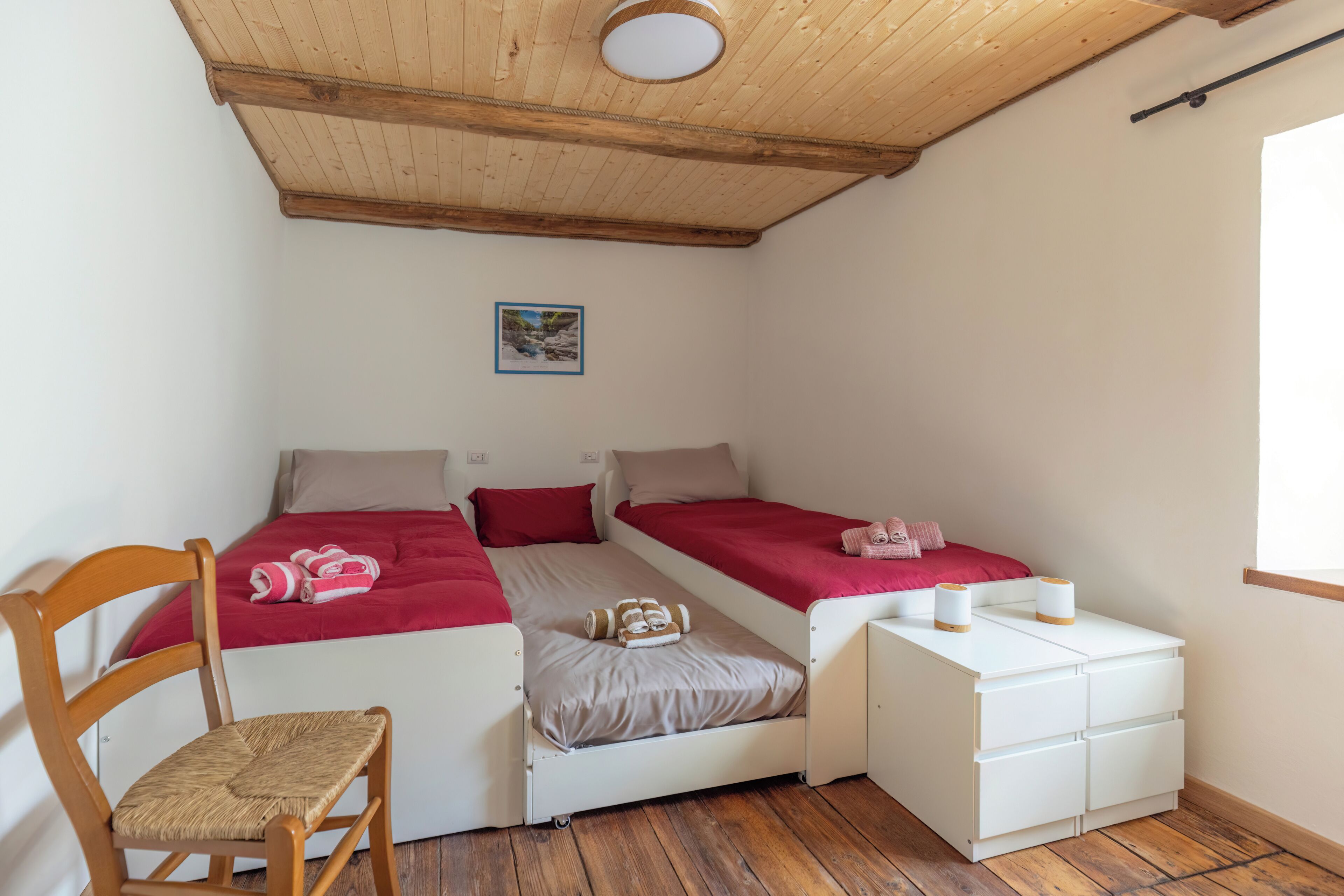 2 bedrooms, travel crib, free WiFi, bed sheets