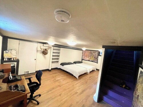 Spacious Farmhouse Retreat Sleeps 11: Jetted tub, Near Ithaca & Cayuga Lake