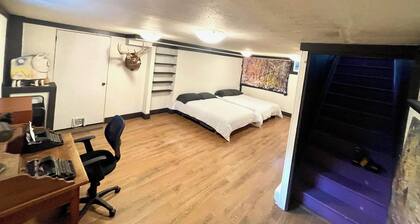 Spacious Farmhouse Retreat Sleeps 11: Jetted tub, Near Ithaca & Cayuga Lake