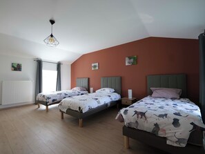 4 slaapkamers, een strijkplank/strijkijzer, wifi, beddengoed
