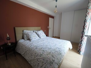 4 bedrooms, iron/ironing board, WiFi, bed sheets - Country house 8 persons 10 *mn from Futuroscope (Saint-Martin-la-Pallu)