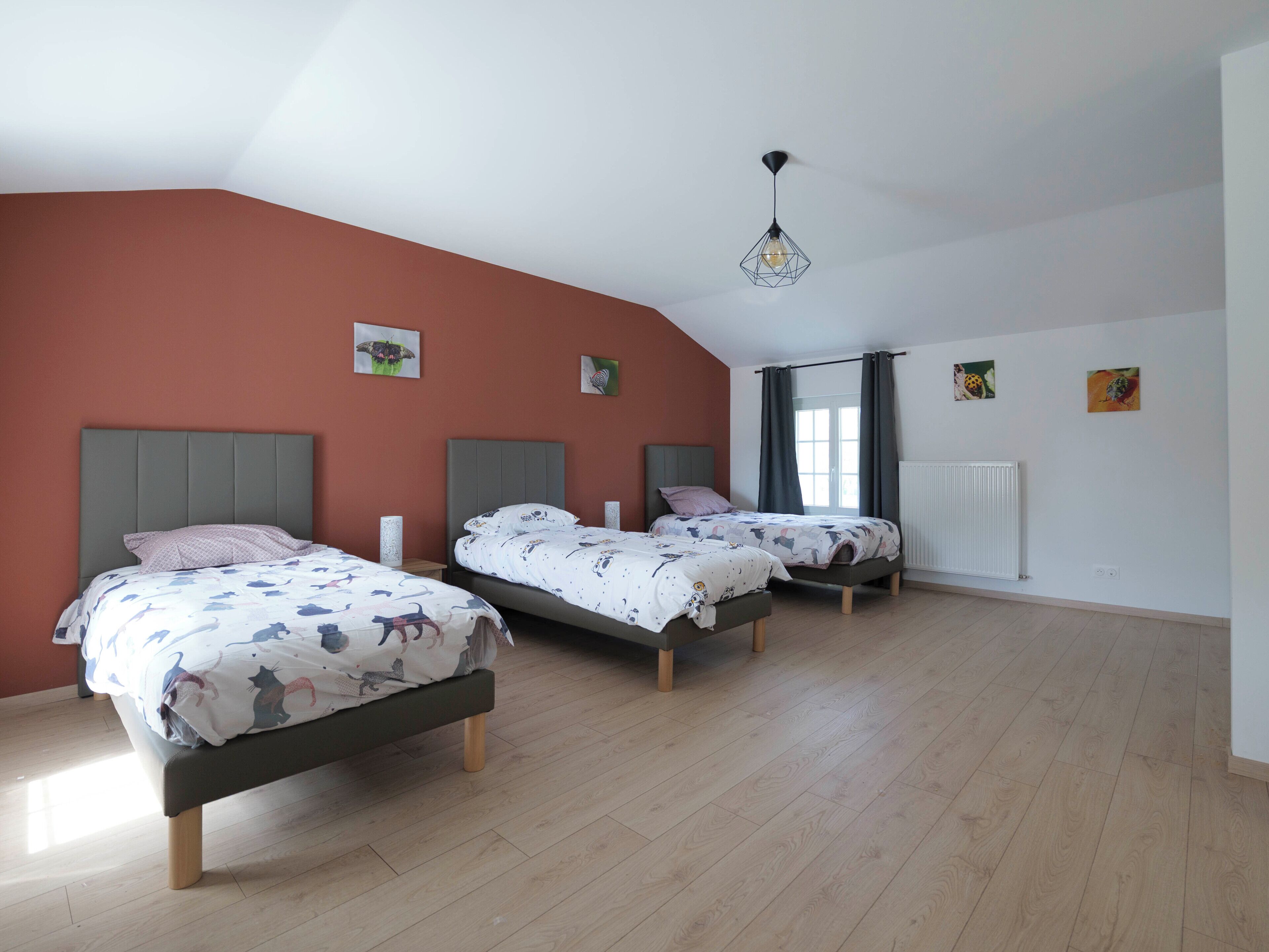 4 slaapkamers, een strijkplank/strijkijzer, wifi, beddengoed