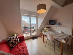 TV - Renovated and Bright Apartment - Direct Sea Access (Cabourg)