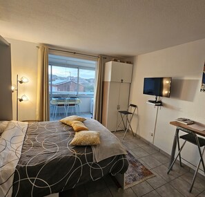WiFi, bed sheets - AC Studio with Parking in Sanary-sur-Mer (Sanary-sur-Mer)