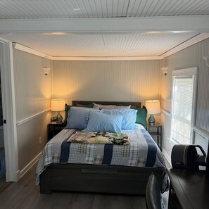 2 bedrooms, WiFi, bed sheets - The 1918 Magnolia Cottage (Milton)