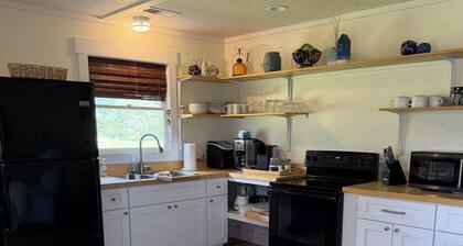 Charming Wanchese Retreat-Cozy 2BR Near OBX Beaches and Fishing