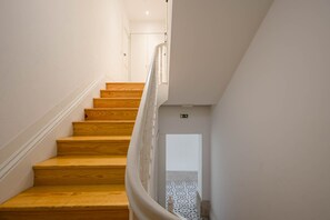 Interior - Oporto Tiles Mezzanine by Hopstays | Marquês (Porto)