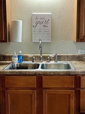 Interior - NEW RENTAL-GREAT RATES! Peaceful 2B-1.5B cottage- 0.4 mile to FCF State Park (Pikeville)
