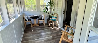 NEW RENTAL-GREAT RATES! Peaceful 2B-1.5B cottage- 0.4 mile to FCF State Park