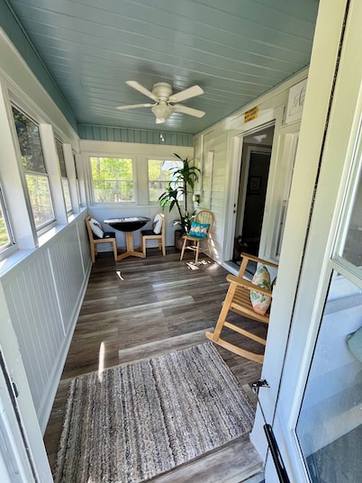 NEW RENTAL-GREAT RATES! Peaceful 2B-1.5B cottage- 0.4 mile to FCF State Park