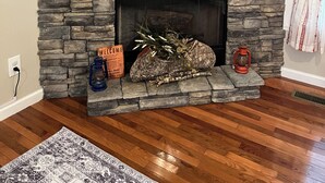 A stone fireplace with a fire screen, a welcome sign, and decorative items on the mantel. - NEW RENTAL-GREAT RATES! Peaceful 2B-1.5B cottage- 0.4 mile to FCF State Park (Pikeville)