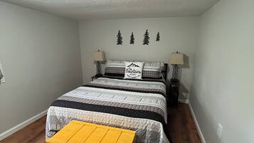 2 bedrooms, iron/ironing board, free WiFi, bed sheets