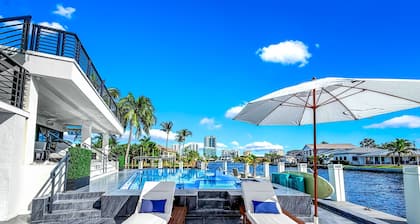 Sea Château! 2mi BEACH+Heated POOL+SPA