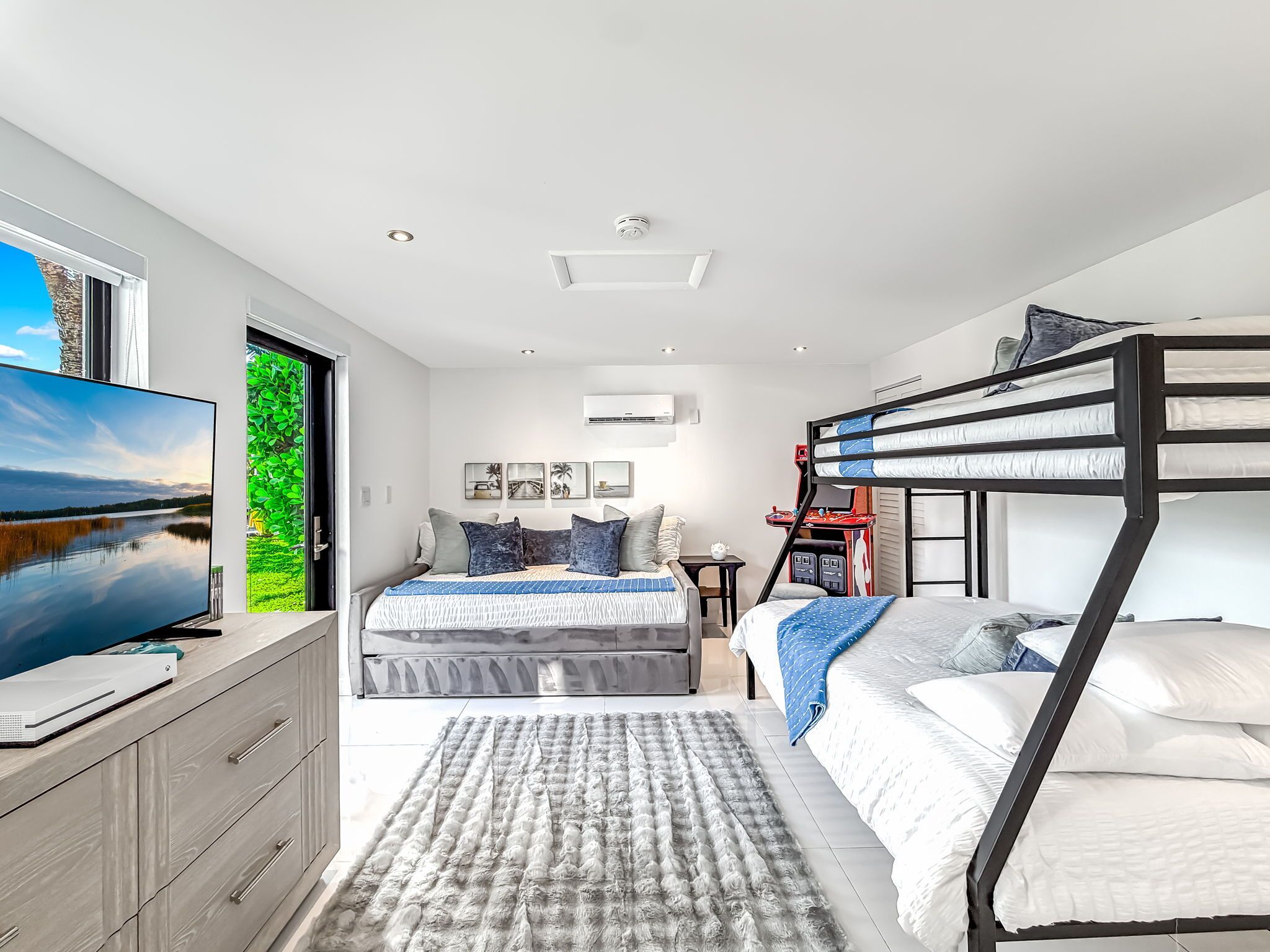 3 chambres, coffre-fort, bureau, fer et planche à repasser