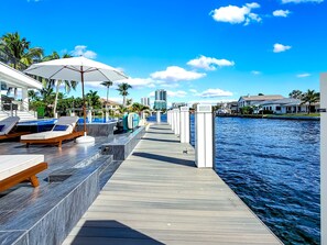 Property grounds - Sea Château! 2mi BEACH+Heated POOL+SPA (Pompano Beach)