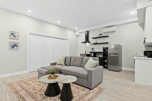 Studio (2 Bedrooms) | Nội thất