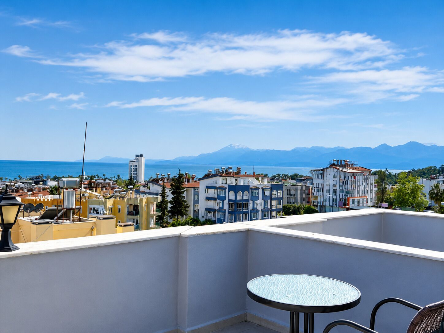 Habitación superior, balcón, vistas al mar | Vistas desde la habitación