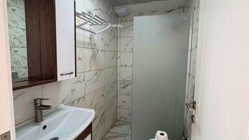 Deluxe Room, Balcony, Sea View | Bathroom | Shower, free toiletries, hair dryer, slippers