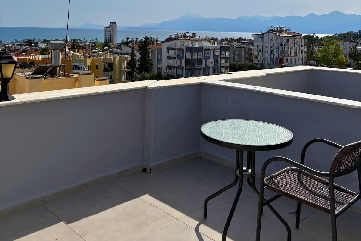 Habitación superior, balcón, vista al mar | Vista desde la habitación