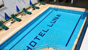 Seasonal outdoor pool, pool umbrellas, sun loungers