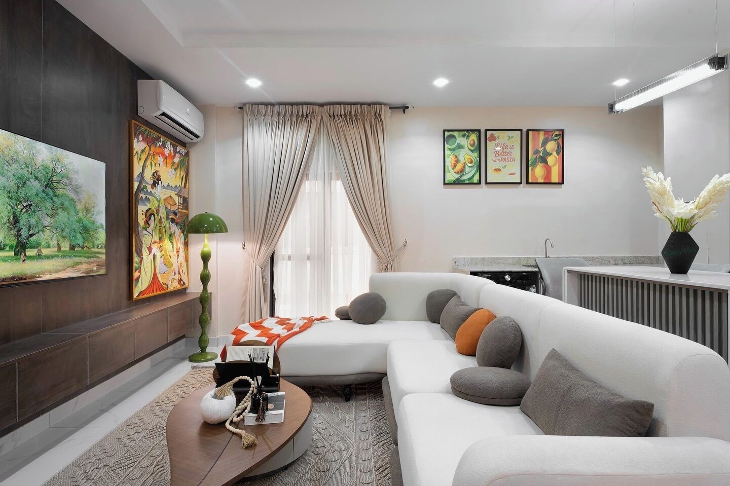 Comfort Apartment, Balcony, City View | Living area