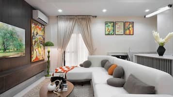 Comfort Apartment, Balcony, City View | Living area