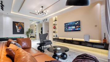 Comfort Apartment, Balcony, City View | Living area