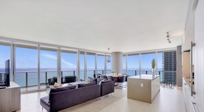 Interior - 111 Apartment - Oceanfront Sky - 3BR (Hollywood)