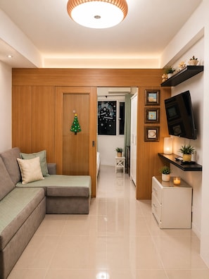 Apartment, 1 Bedroom, City View | Living room - Luxe 1-bedroom Condo Front of Mall of Asia With City View in Pasay (Pasay)
