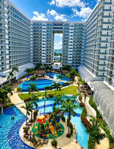 Luxe 1-bedroom Condo Front of Mall of Asia With City View in Pasay