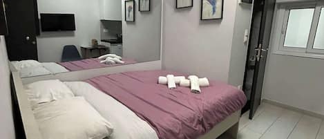 WiFi, bed sheets