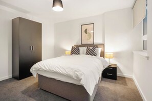 1 bedroom, iron/ironing board, WiFi, bed sheets - City Point Aberdeen by Guestz (Aberdeen)