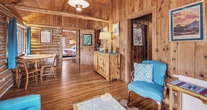 Thunderbird - 2 bedroom. 1 bathroom historic cabin
