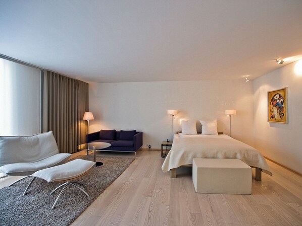 Deluxe Double Room | Down comforters, desk, free WiFi, bed sheets