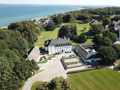Exterior. Højstrupgård