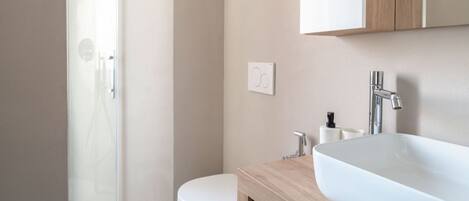 Douche, serviettes fournies